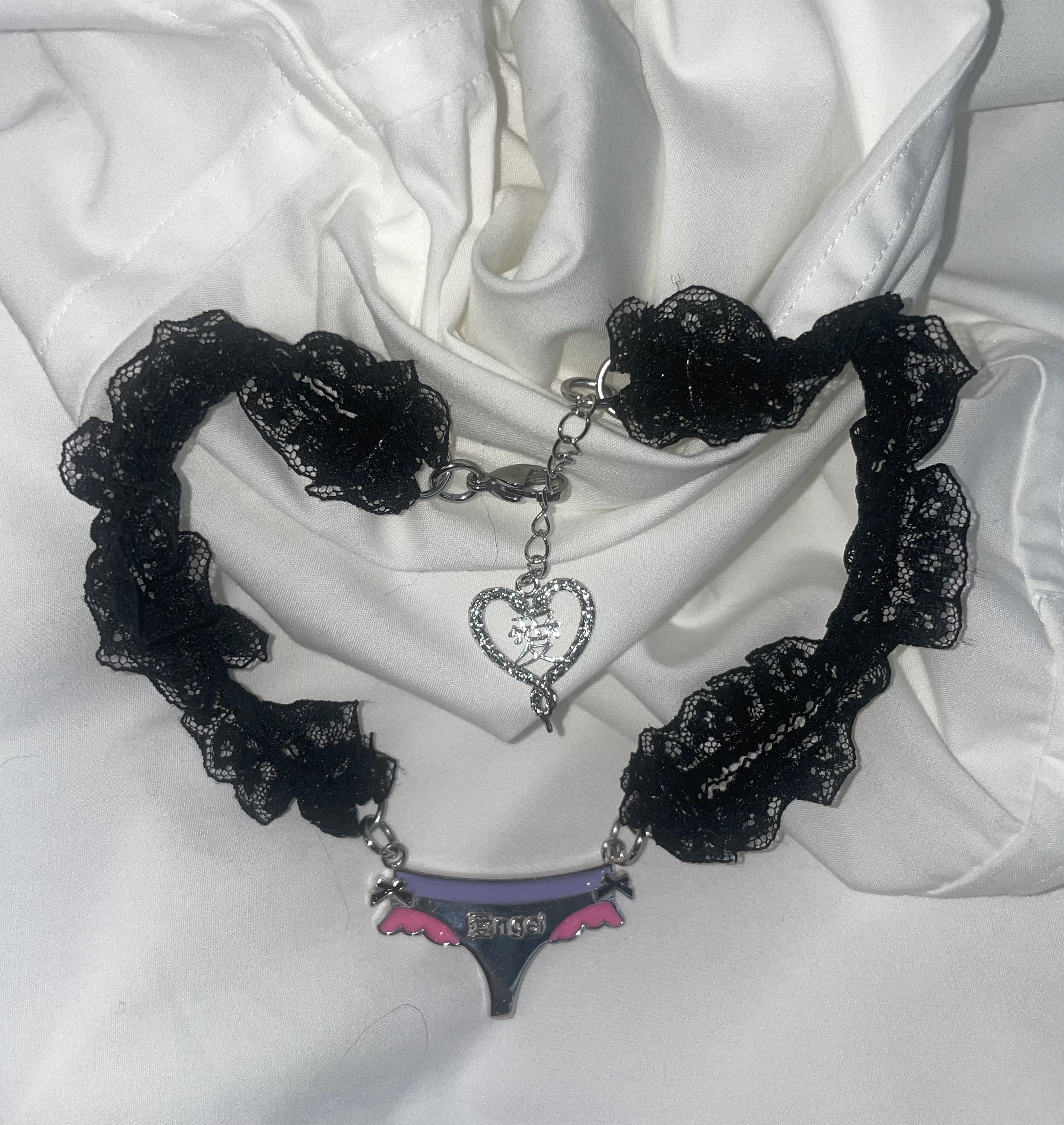 Angel lace necklace - black
